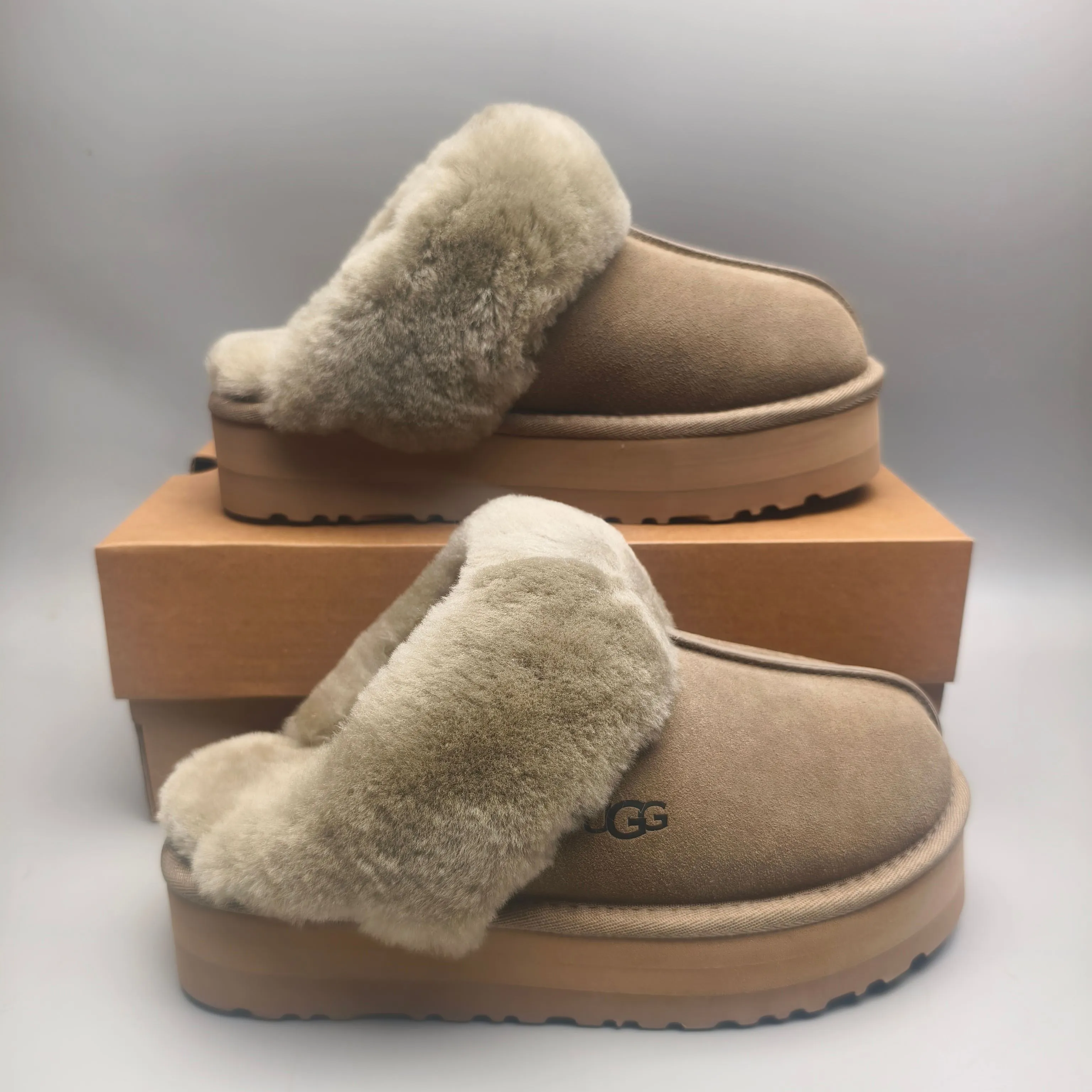 💰440 UGG sheepskin all-in-one snow boots 2550 🔥Thick-soled wool slippers (star slippers plus version) are comfortable and can be worn at home. Wool slippers can be worn outside. Split cow upper, Longfeng moccasin wool lining. The original three-layer combination outsole is light and comfortable on the foot. Only the top version is made. The oil edge craftsmanship is exquisite! Color: maroon gray sand antelope brown black code number: 35-41